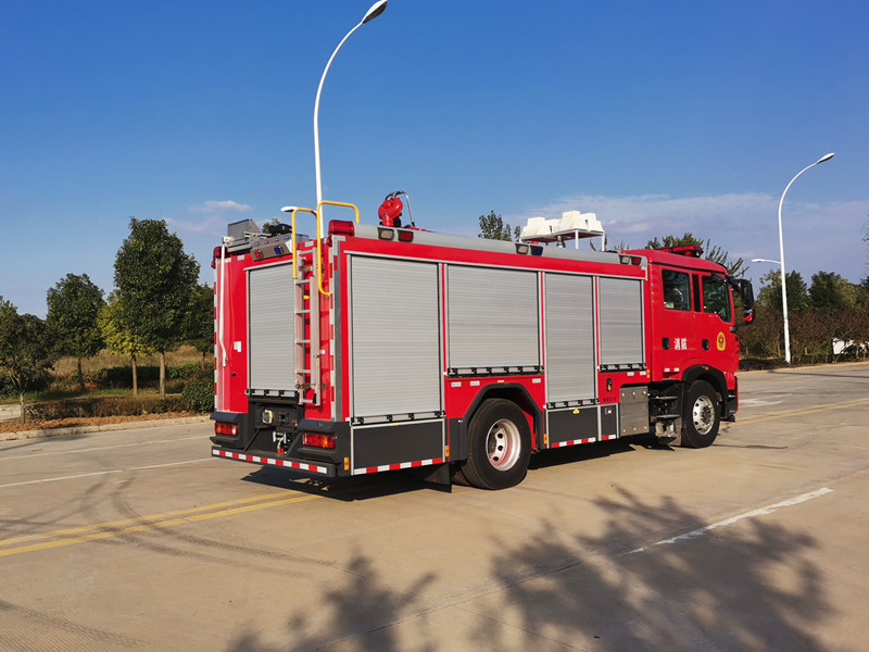 重汽A類泡沫主戰消防車