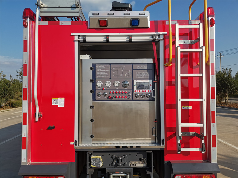 重汽A類泡沫主戰消防車