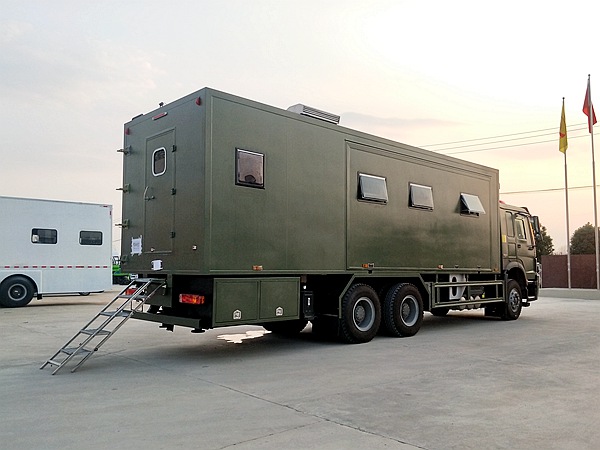 重汽豪沃后雙橋野戰(zhàn)宿營(yíng)車（8-24人）